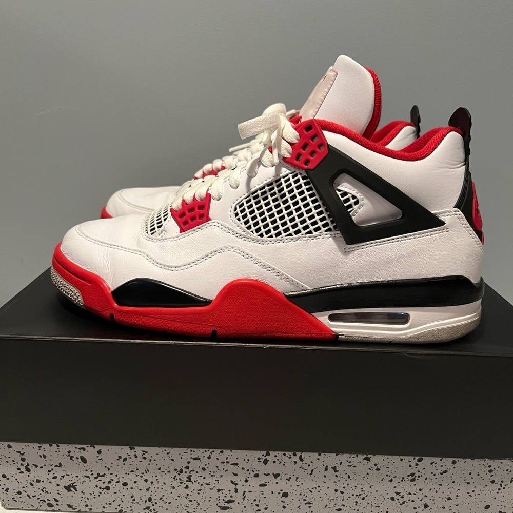Jordan 4 Fire Red Size 10